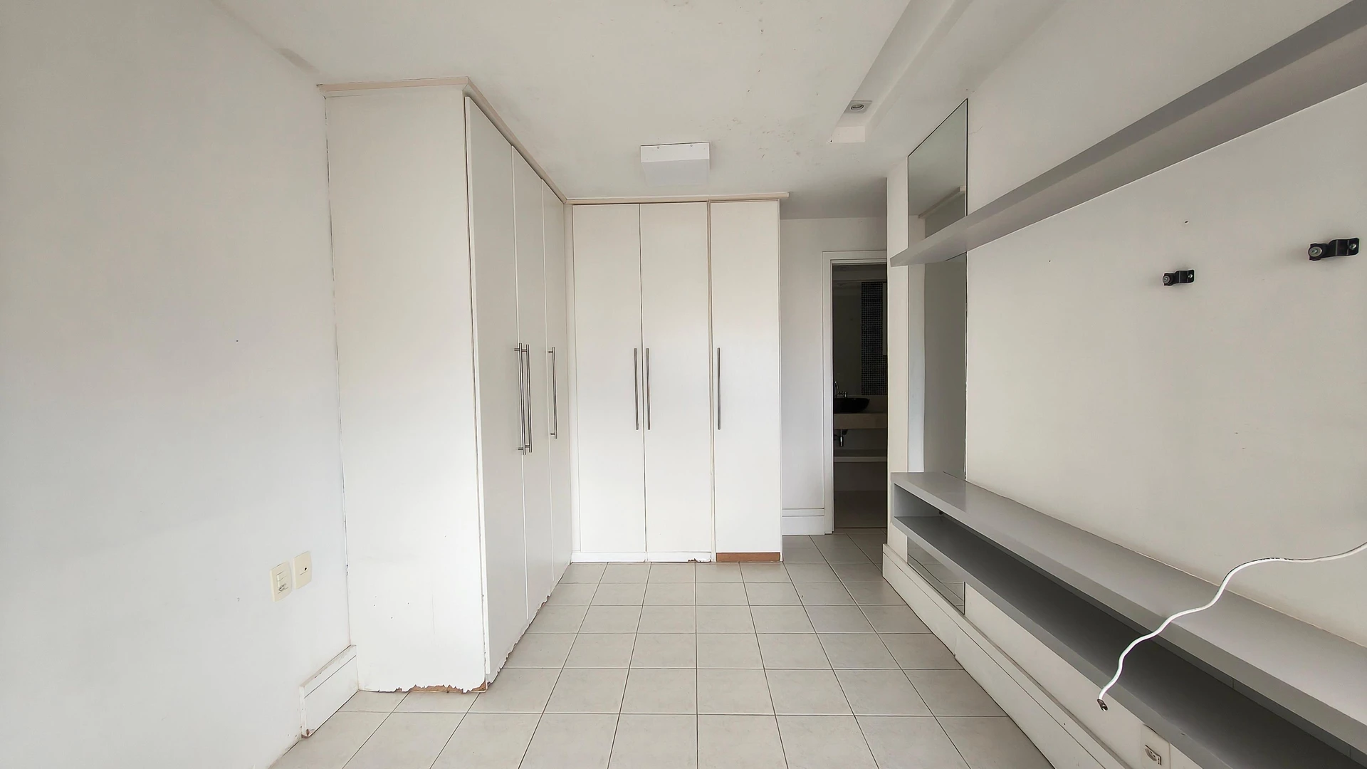 Apartment, 98 m², with a glass-enclosed balcony — photo 13