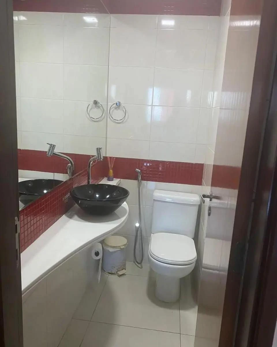 Квартира з 3 спальнями, у будинку є басейн — photo 9