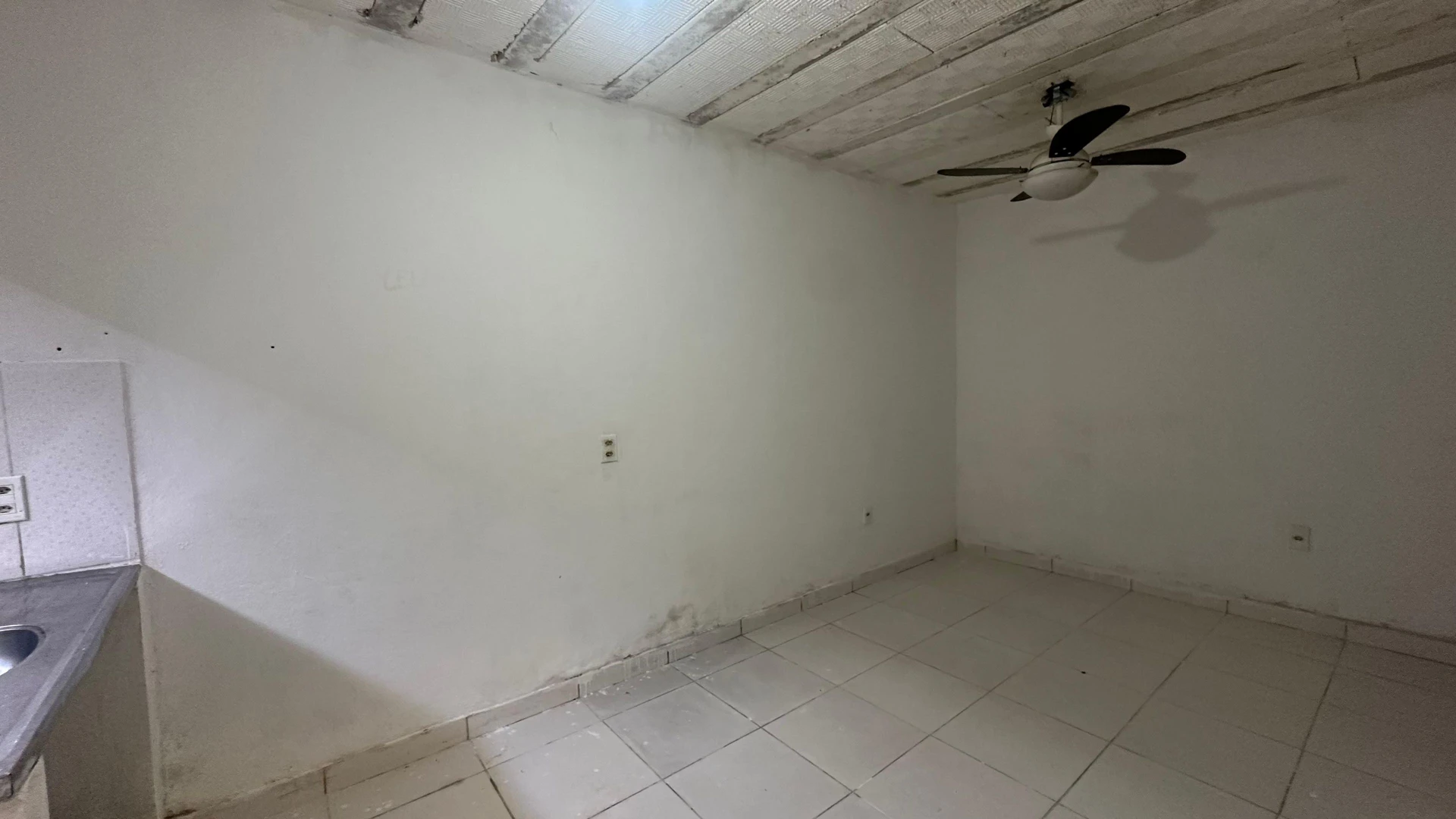 House with 1 bedroom and no parking space