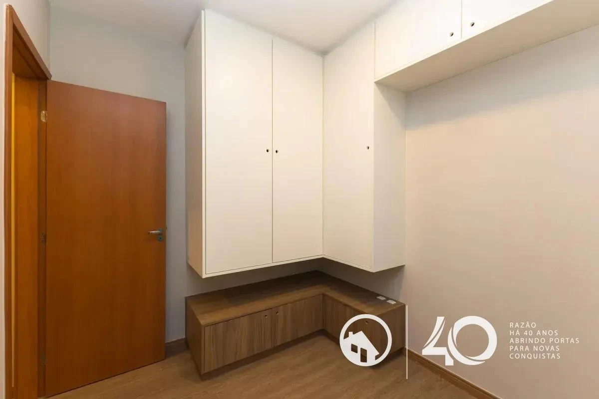 58 m² apartment with open-plan kitchen and 1 bedroom — photo 4
