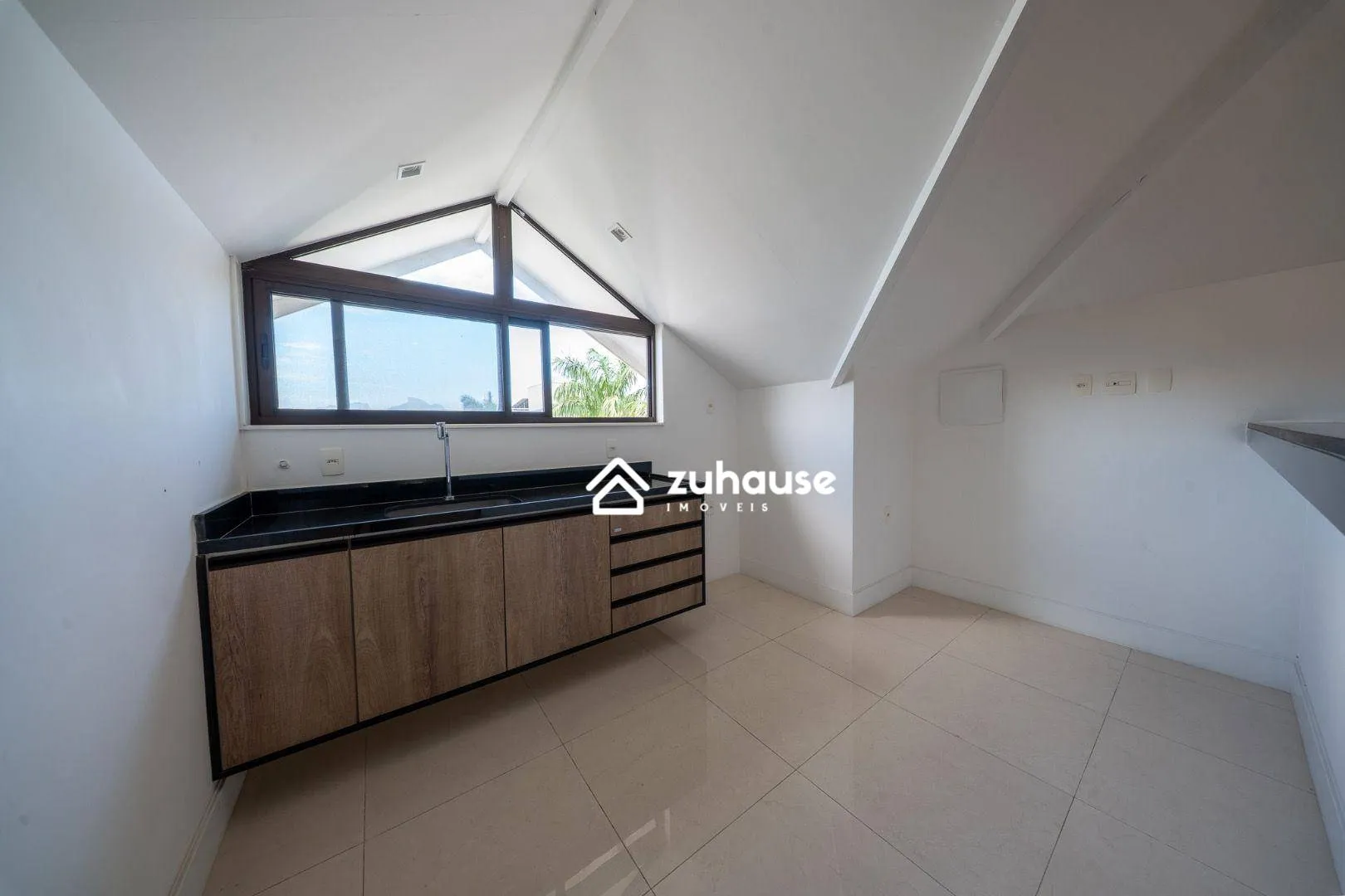 Unfurnished house with 4 bedrooms and open-plan kitchen — photo 44