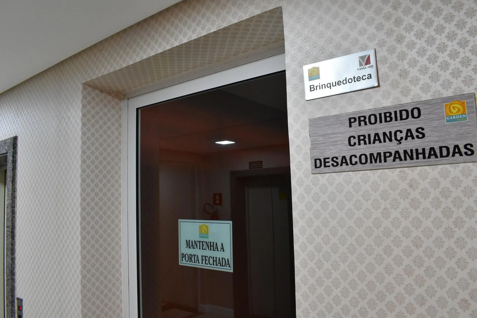 2-bedroom apartment with a home office in Curitiba — photo 45