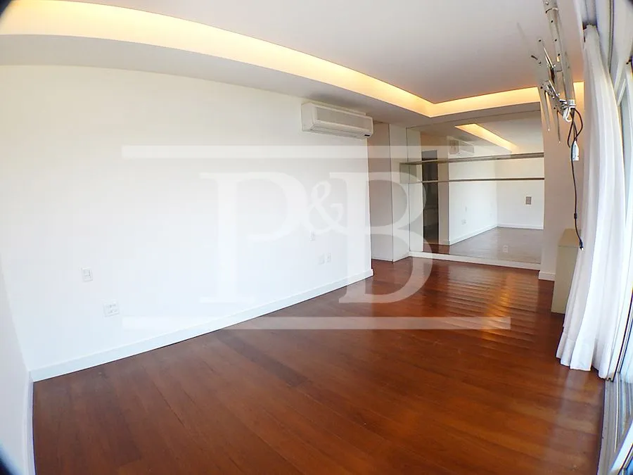 4-bedroom apartment with glassed-in balcony — photo 13