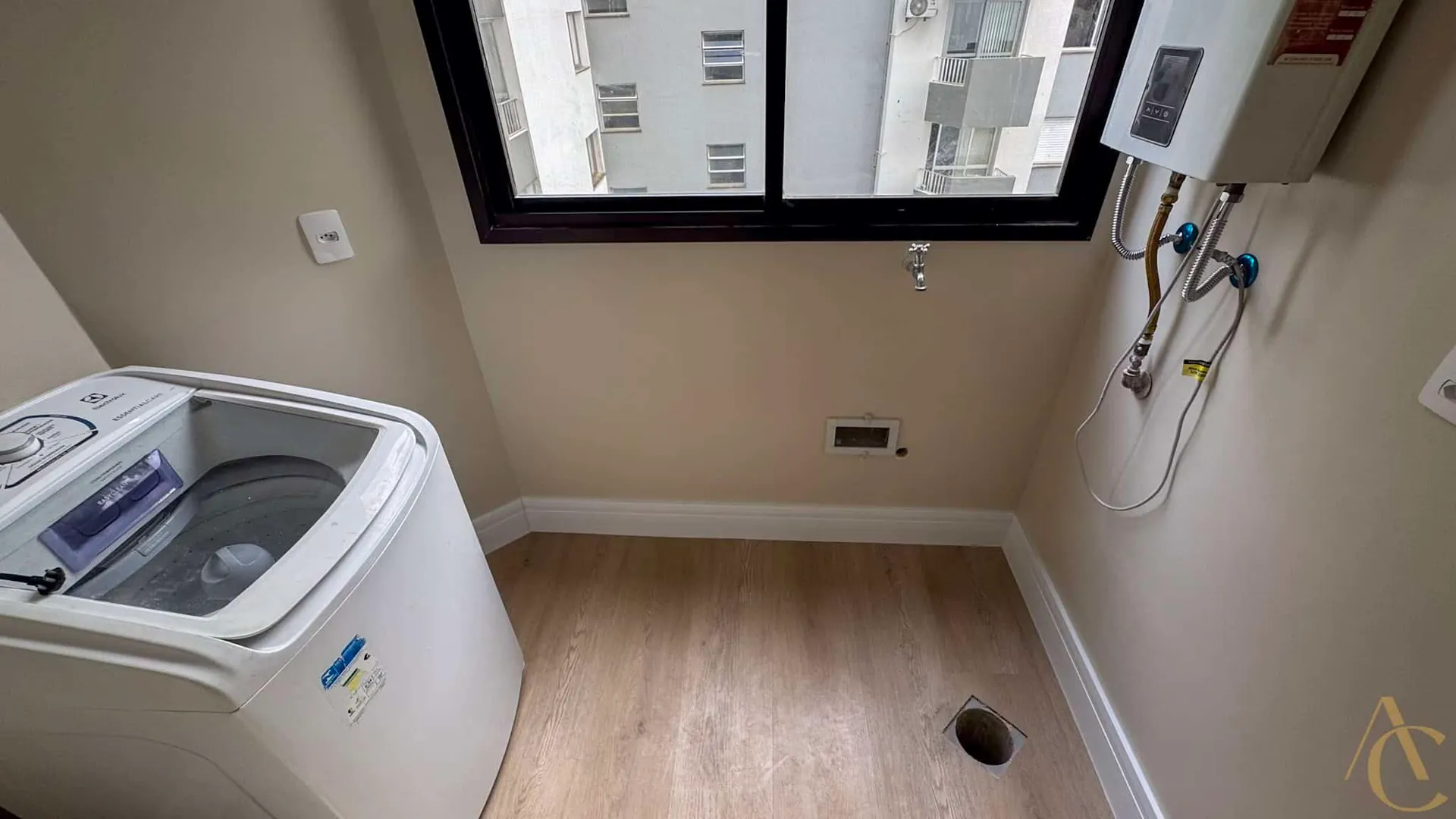 70 m² apartment with a water view and a home office — photo 16