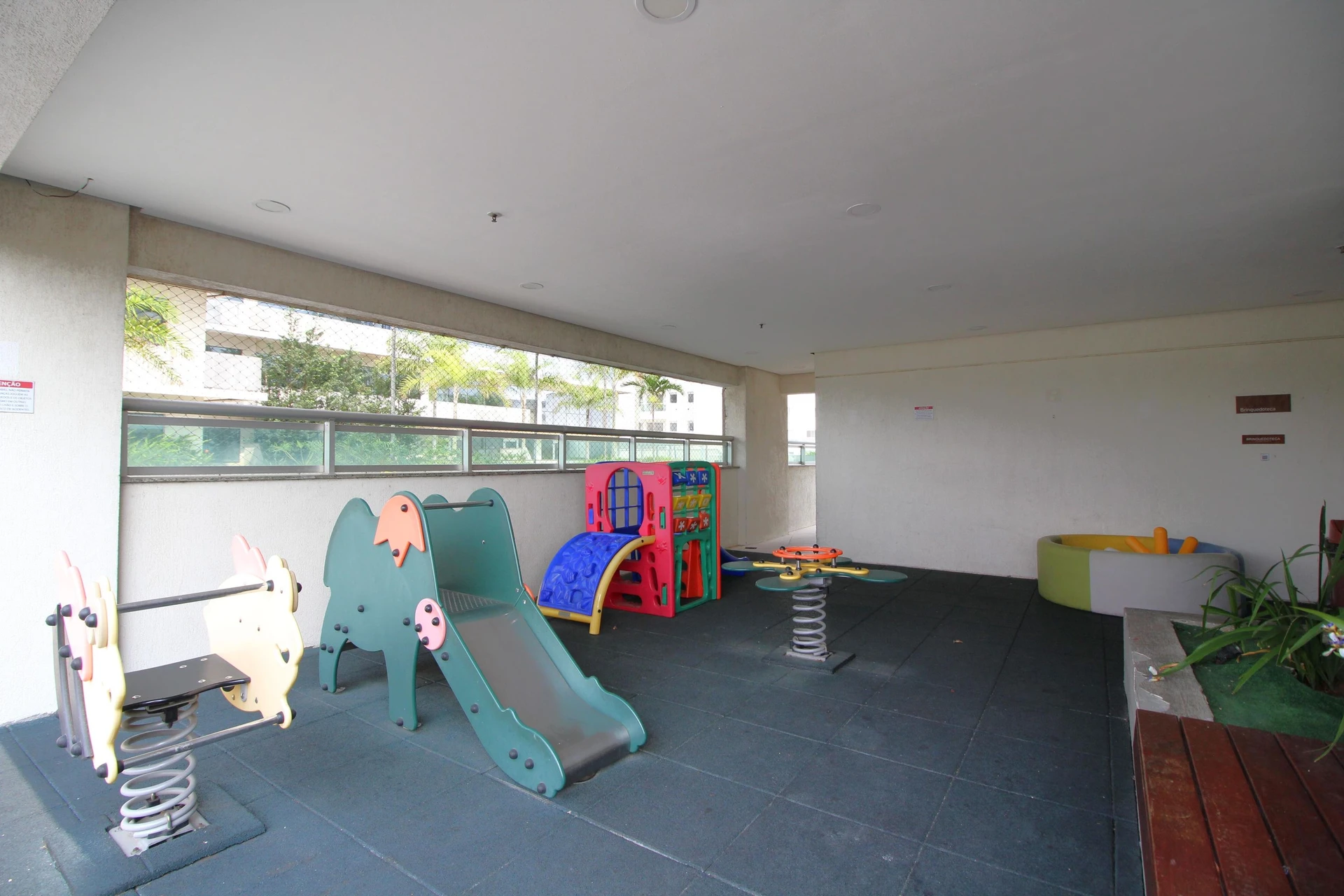 4-bedroom apartment in a building with a sauna — photo 50