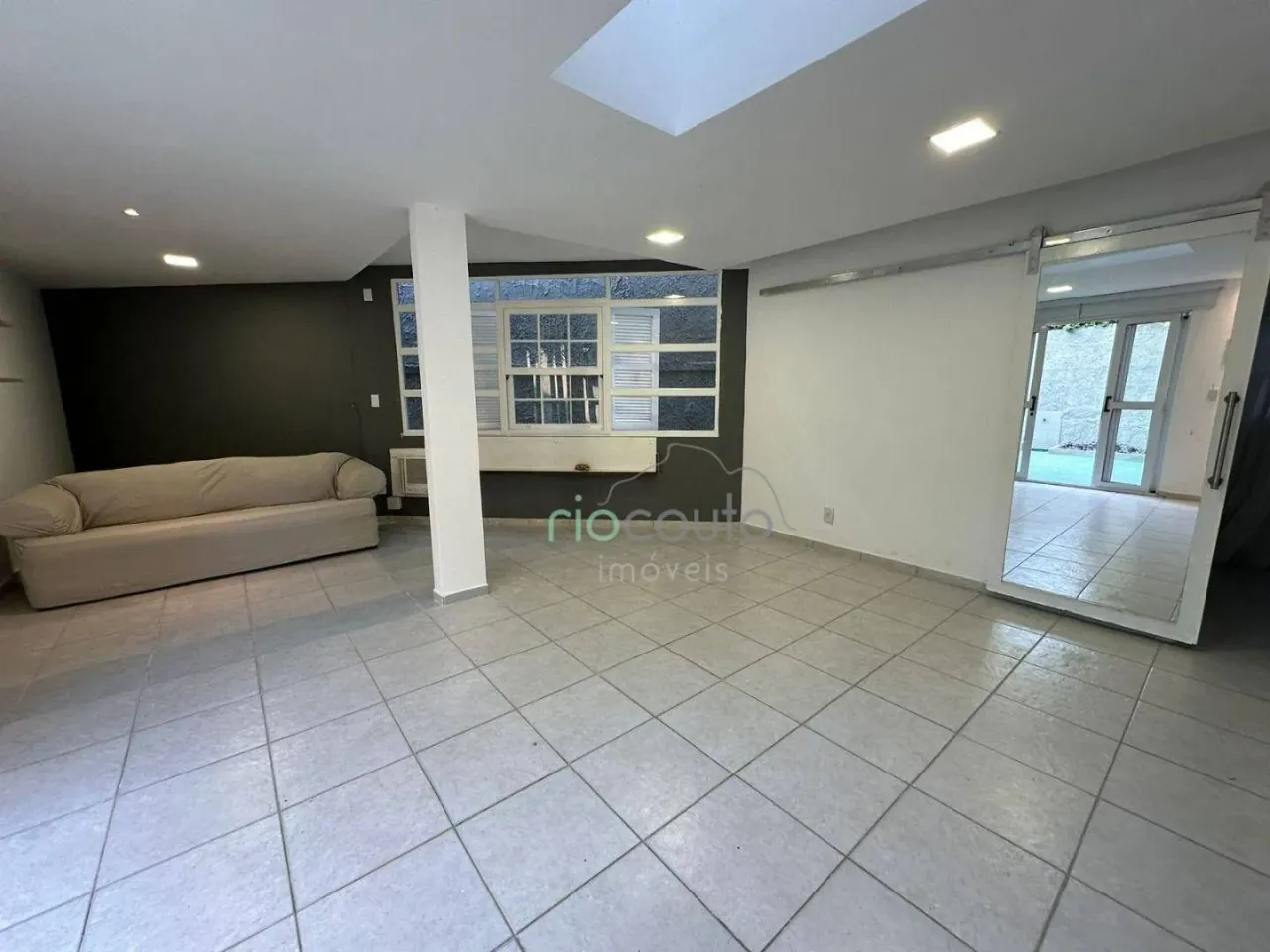 Будинок 647 м²: 5 спалень і вбудована гриль-зона на балконі — photo 5