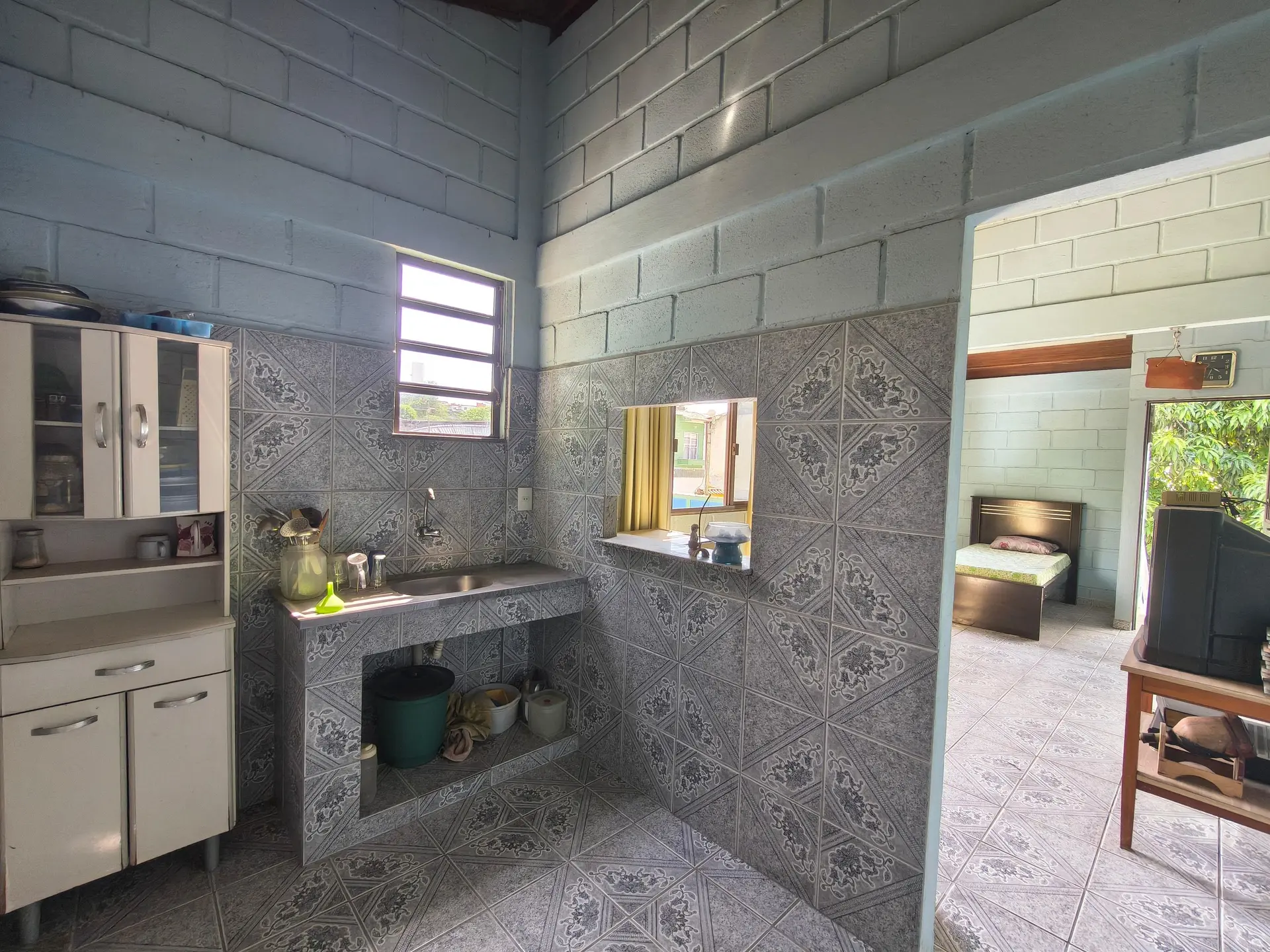 Casa sem mobília com 1 quarto e varanda com pia — photo 19