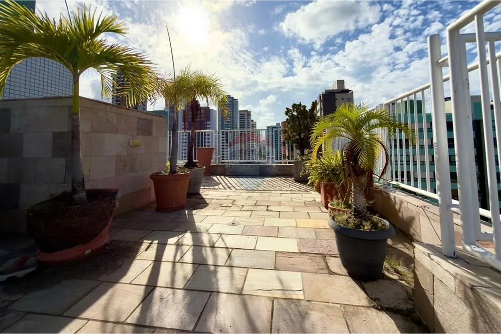 427 m² apartment with 4 en-suite bedrooms and 3 parking