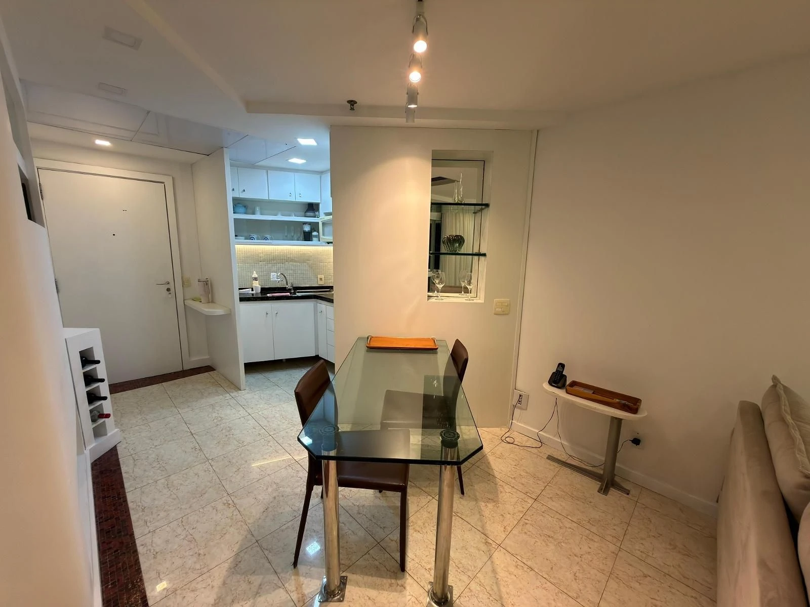 Furnished 1-bedroom apartment with balcony and parking — photo 12