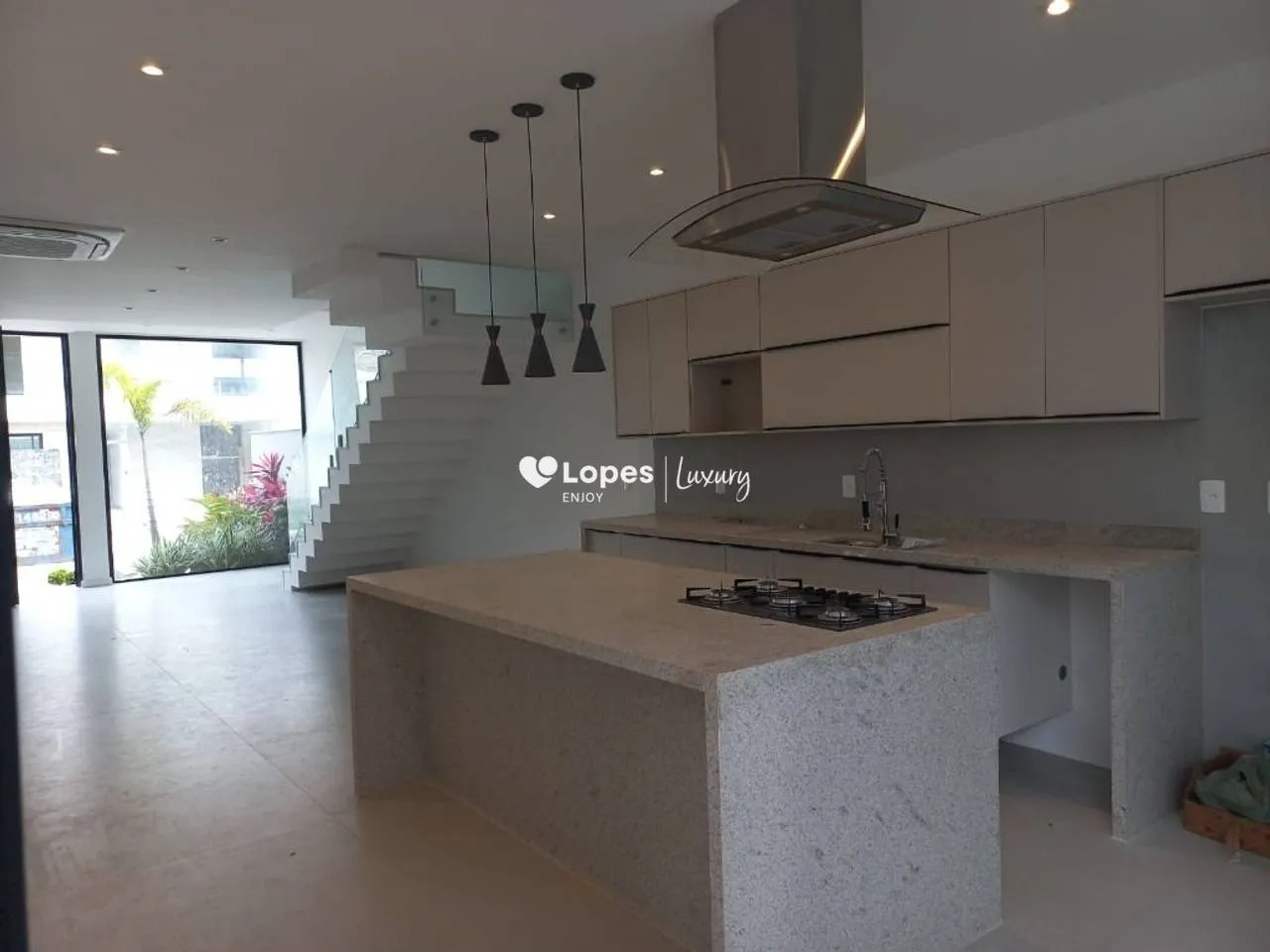 Unfurnished 4-bedroom house with 5 bathrooms and 329 m² — photo 10