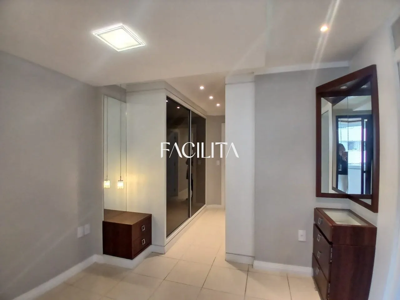 Apartamento de 3 dormitorios con baño en suite y balcón — photo 27