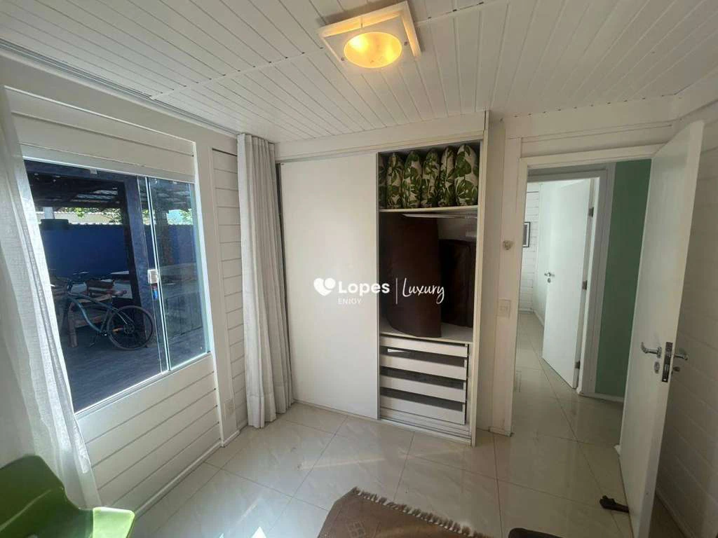 Furnished house with 4 bedrooms and 620 m² — photo 28