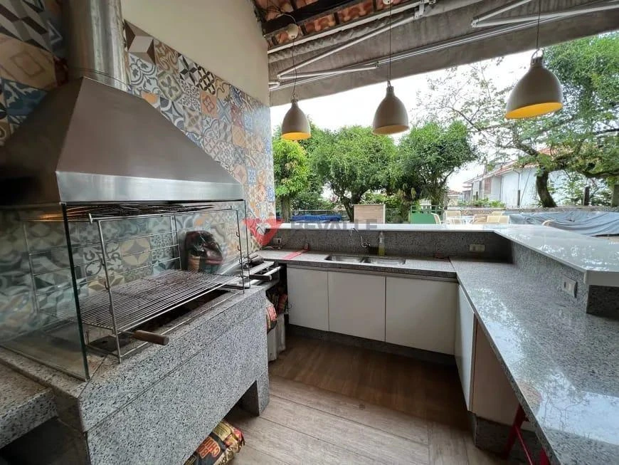 Невыверенный дом без мебели 400 м² с 7 спальнями и 7 местами — photo 10