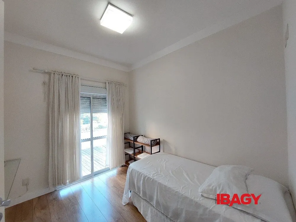 Furnished 145 m² apartment with 3 bedrooms and 2 parking — photo 13
