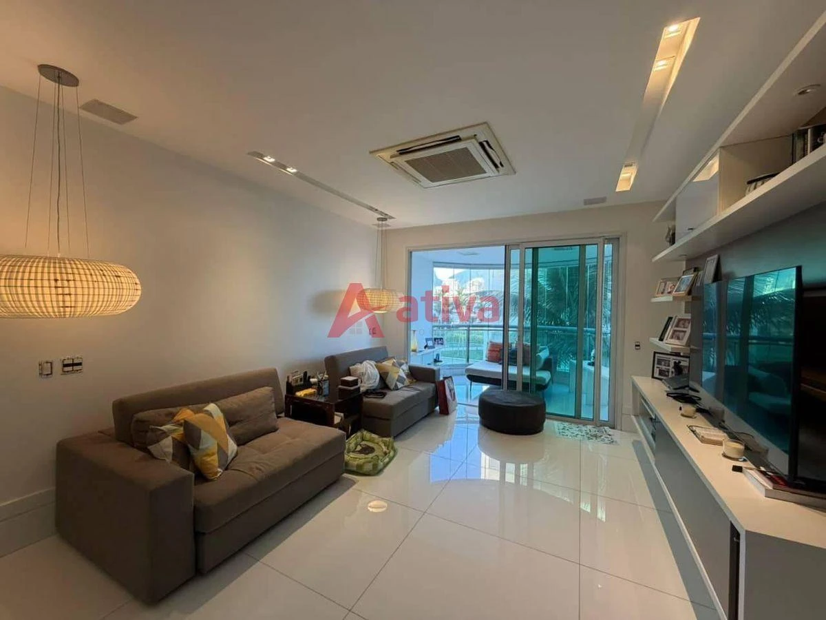 4-bedroom apartment with a glass-enclosed balcony — photo 4