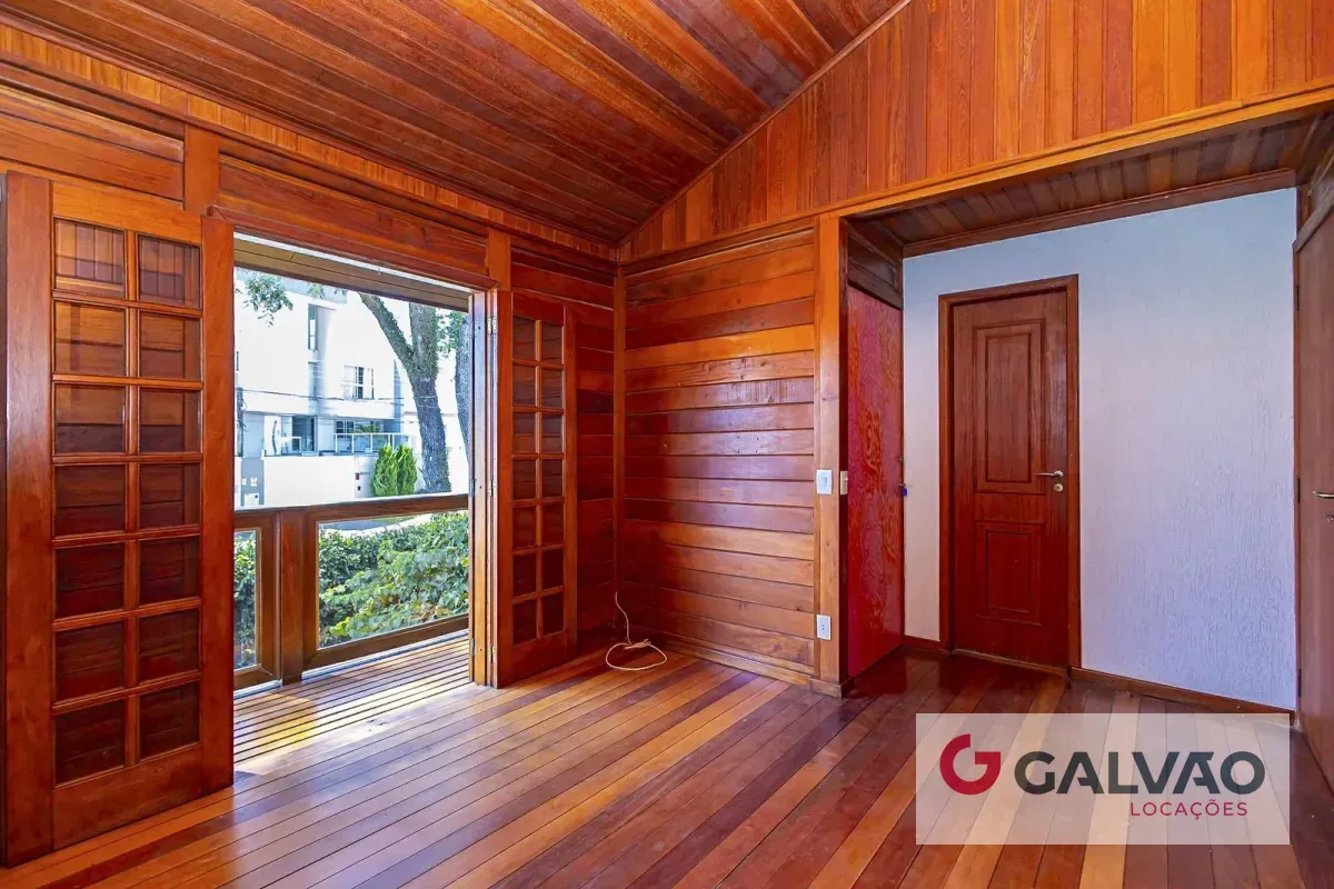 Casa sin amueblar con 3 dormitorios, cocina cerrada y balcón — photo 23