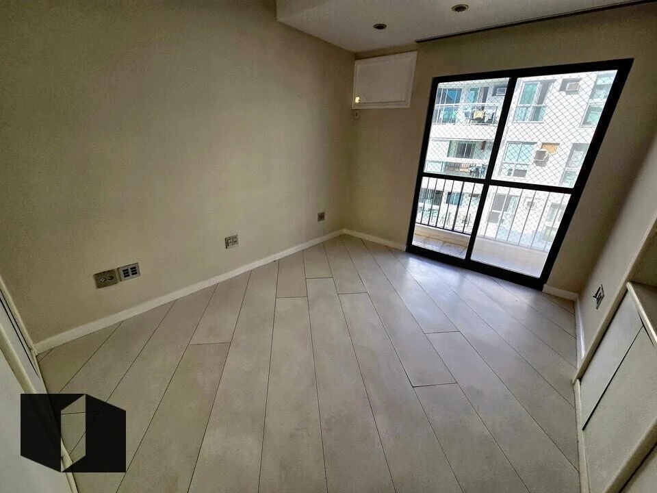 250 m² apartment with 4 bedrooms and 2 parking spaces — photo 16