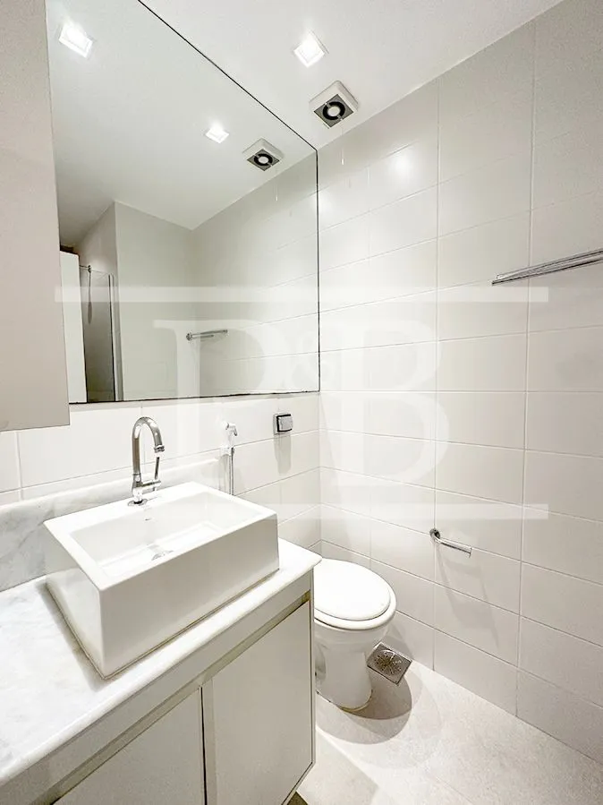 135 m² apartment with a home office and a bathtub — photo 23