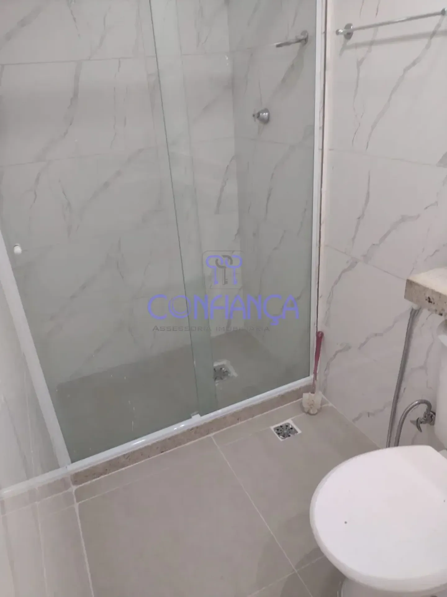 One-bedroom apartment in a building with a pool — photo 21