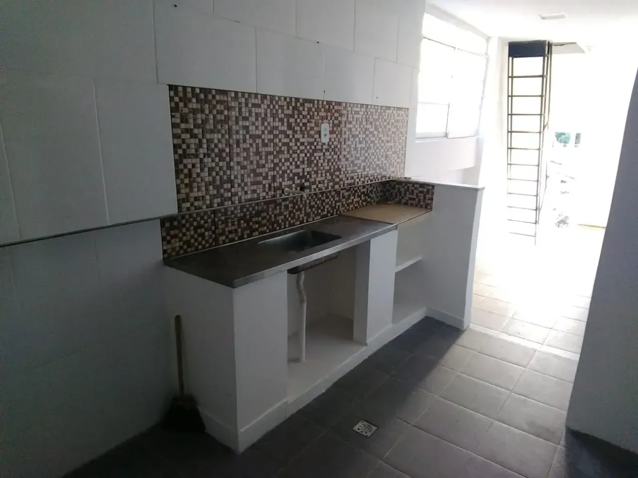 Casa sem mobília com 4 quartos e 1 banheiro — photo 3