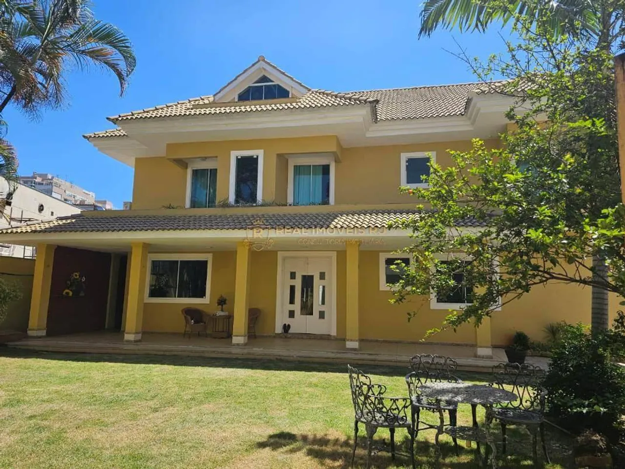 Furnished 600 m² house with 4 bedrooms and 5 bathrooms — photo 11