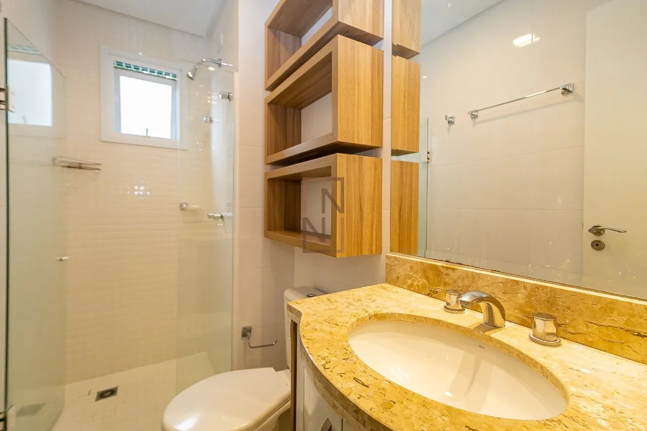 Apartamento de 2 dormitorios con cocina abierta y balcón — photo 16