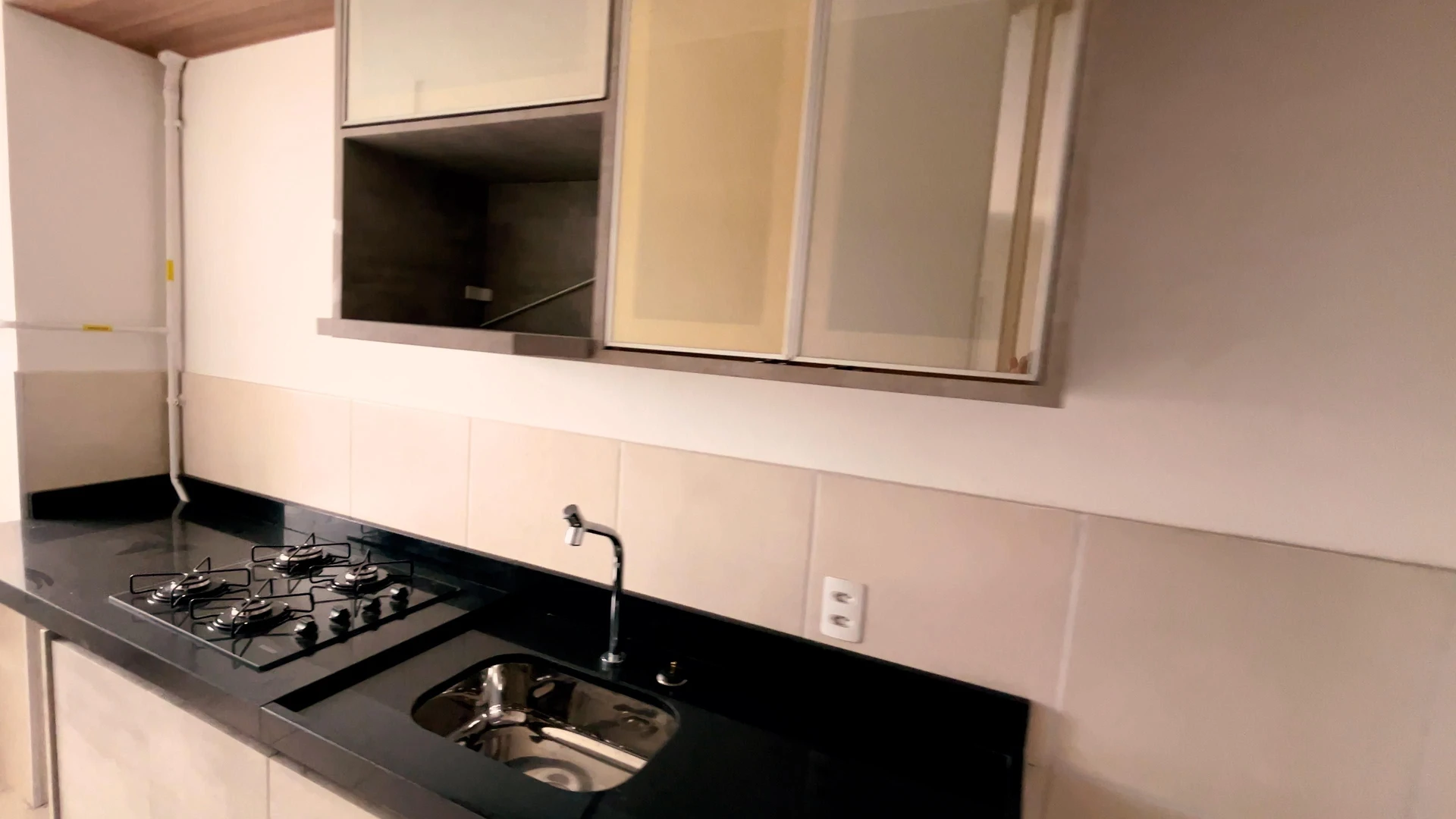 Apartamento mobiliado com varanda e churrasqueira na sacada — photo 41