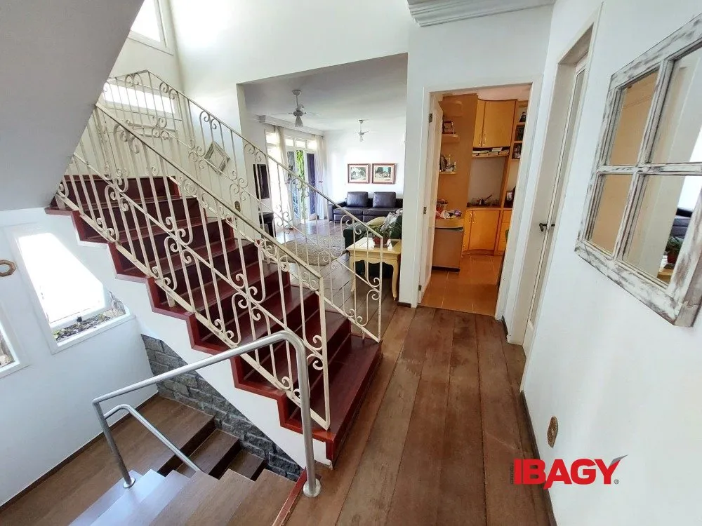 Casa amueblada con 4 dormitorios y 950 m² — photo 40