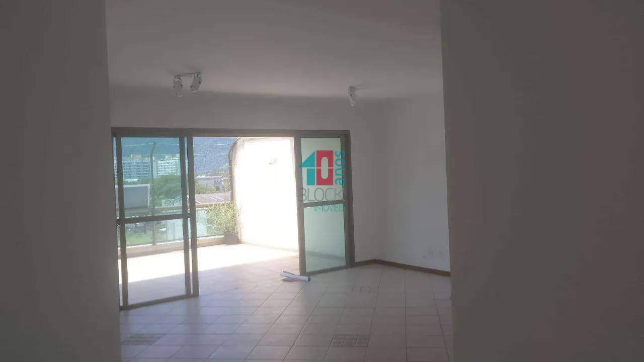 Penthouse with 3 bedrooms, 1 bathroom and balcony grill — photo 11