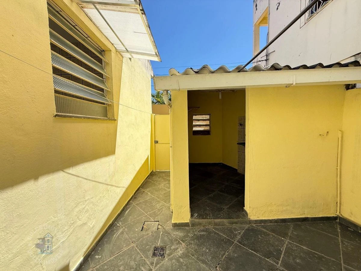 Unfurnished 1-bedroom house with an electric shower — photo 12