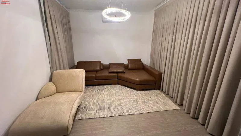 Меблированный дом 360 м² с 5 спальнями и 3 местами