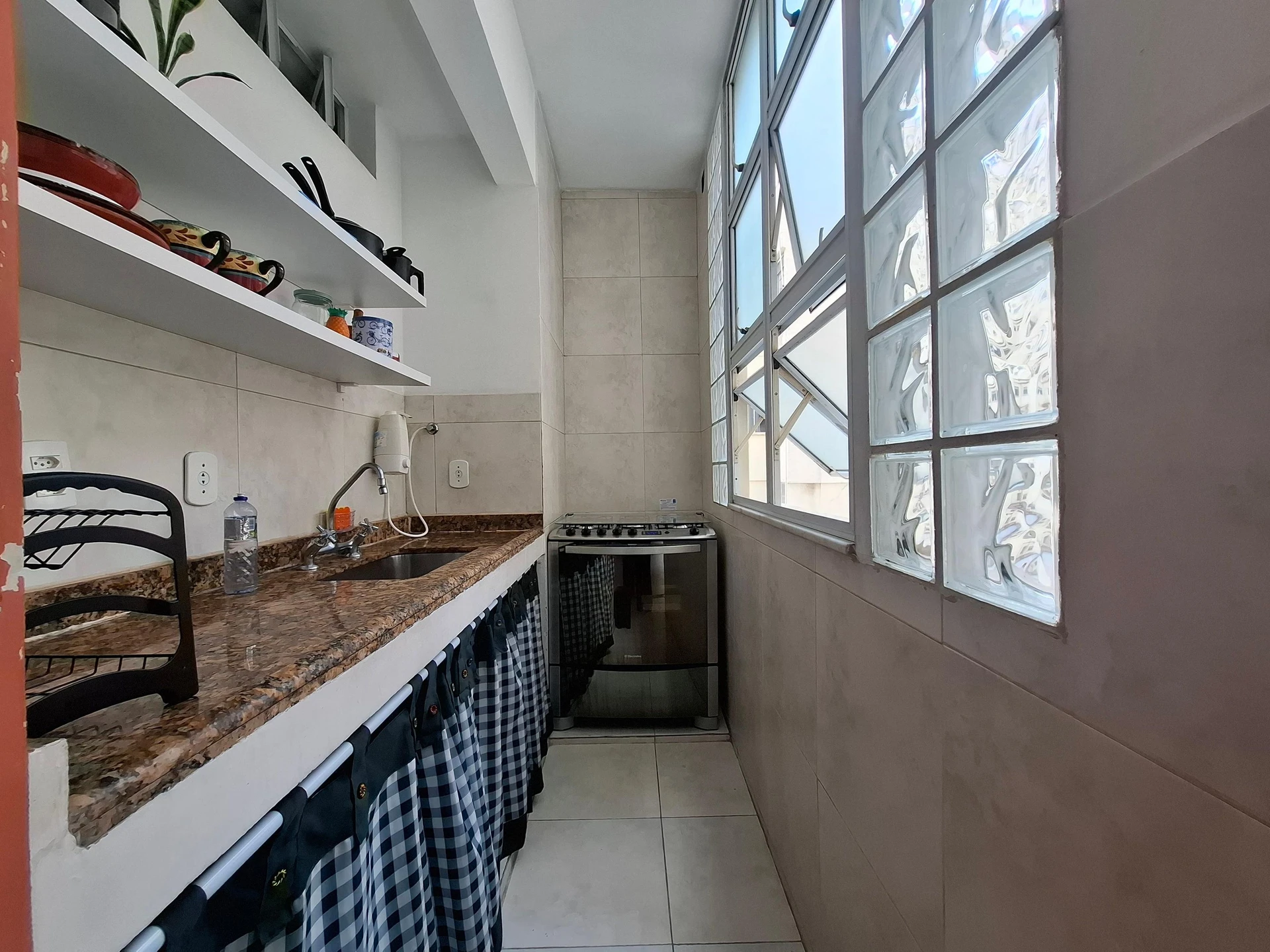 Furnished apartment, 110 m², with a glass-enclosed balcony — photo 2