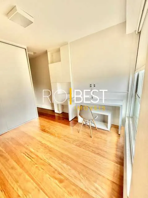 Apartment with 4 bedrooms and a glassed-in balcony — photo 11