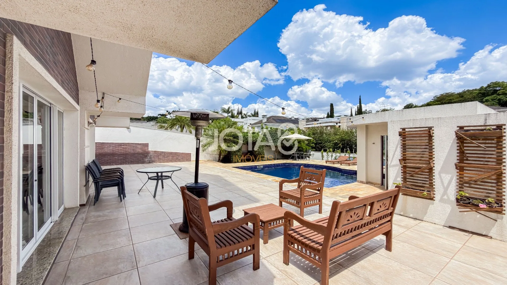House with 3 en-suite bedrooms and private BBQ — photo 17