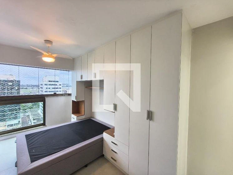 3-bedroom apartment with a glass-enclosed balcony — photo 12