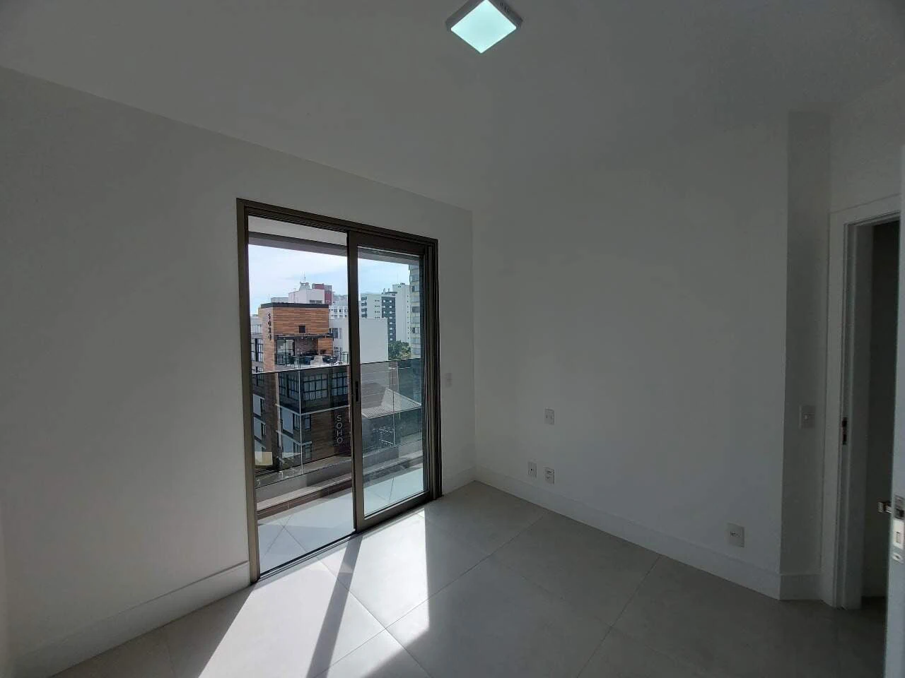 Floor-to-ceiling windows in a 2-bedroom apartment, 64 m² — photo 22