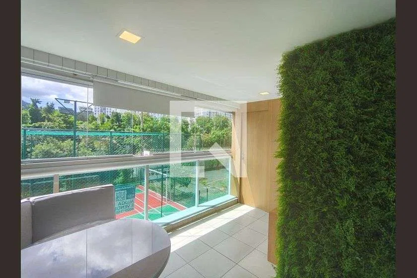 85 m² apartment with 3 bedrooms and a glass-enclosed balcony — photo 3