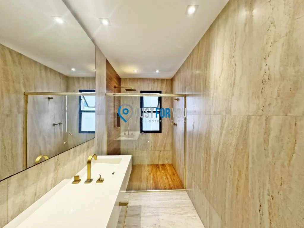 3-bedroom apartment with 5 bathrooms and 370 m² — photo 16