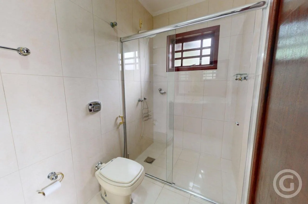 Detached house with 5 en-suite bedrooms and private BBQ — photo 16