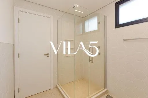 3-bedroom house with a bathtub in Curitiba — photo 48