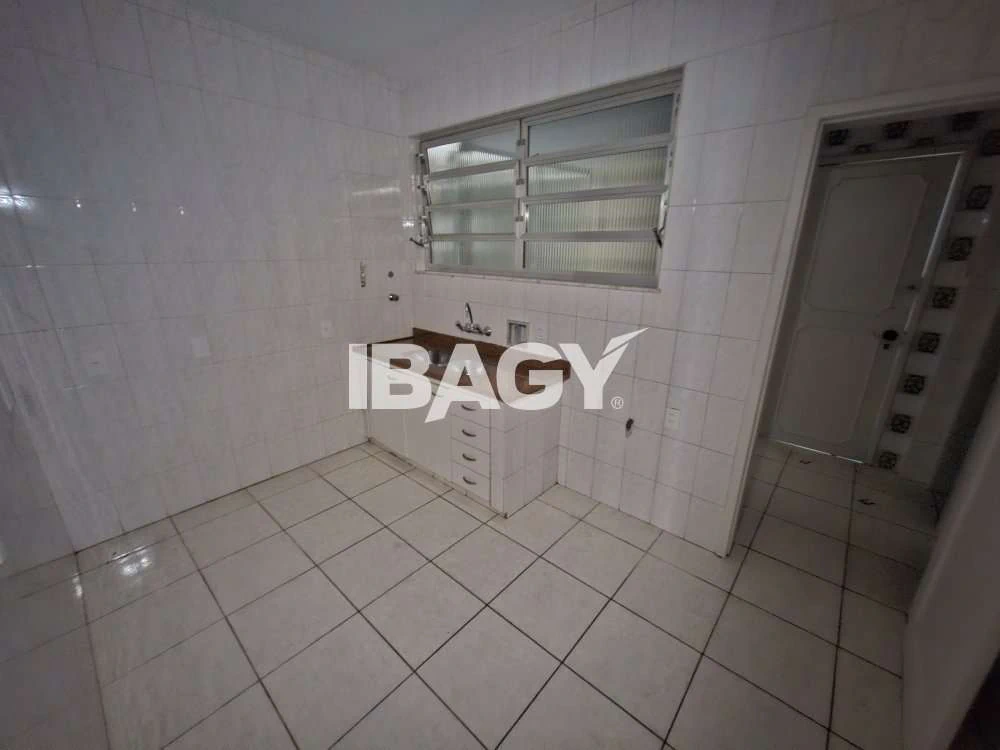 Apartamento de 90 m² con 3 dormitorios y área de servicio — photo 2