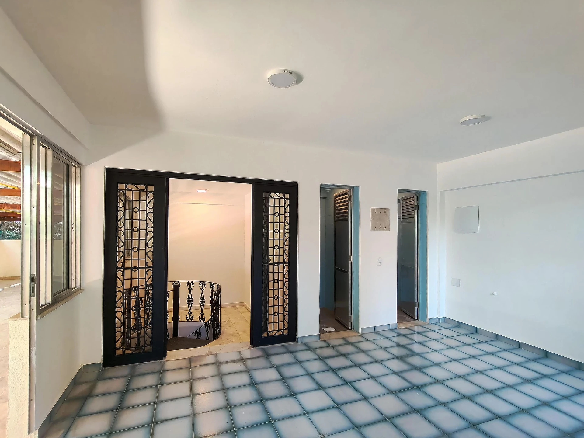 House for rent with 5 bedrooms and 8 bathrooms — photo 16