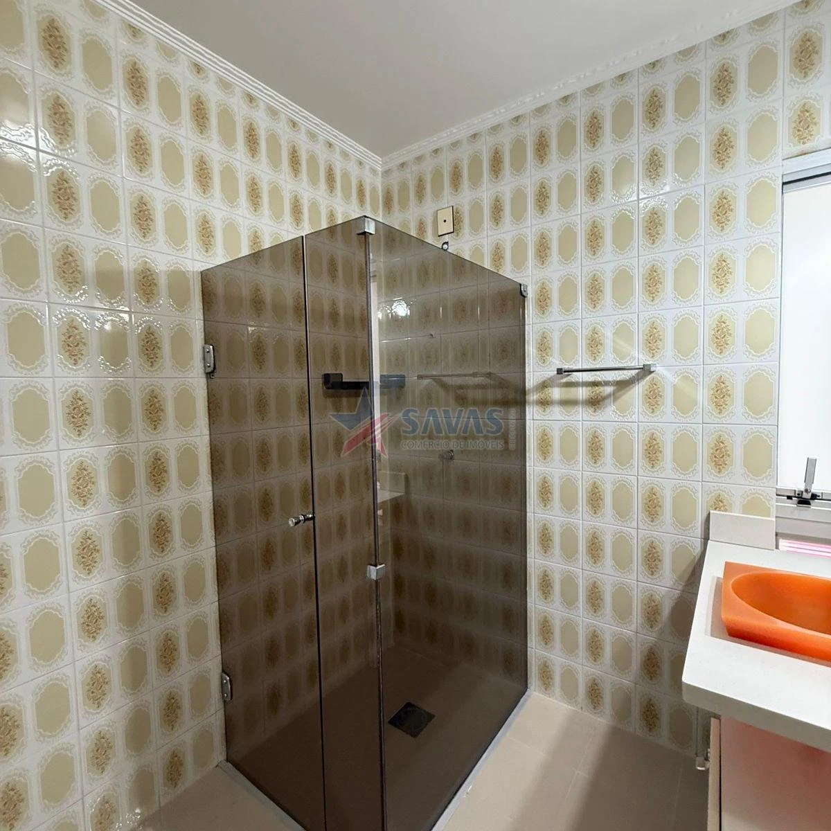 Glass-enclosed balcony in a 2-bedroom apartment, 88 m² — photo 17