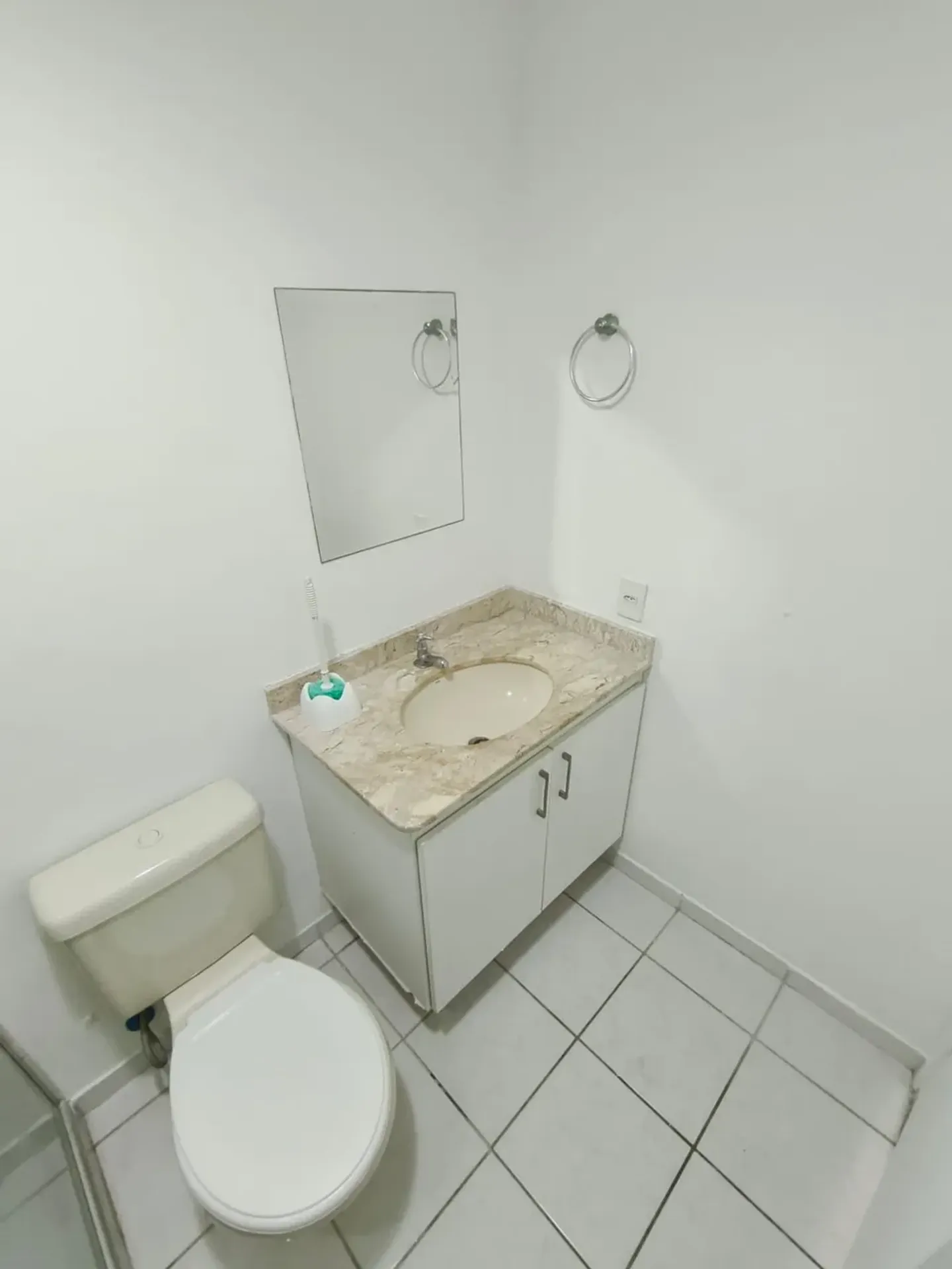Unfurnished 2-bedroom apartment with 2 bathrooms — photo 25