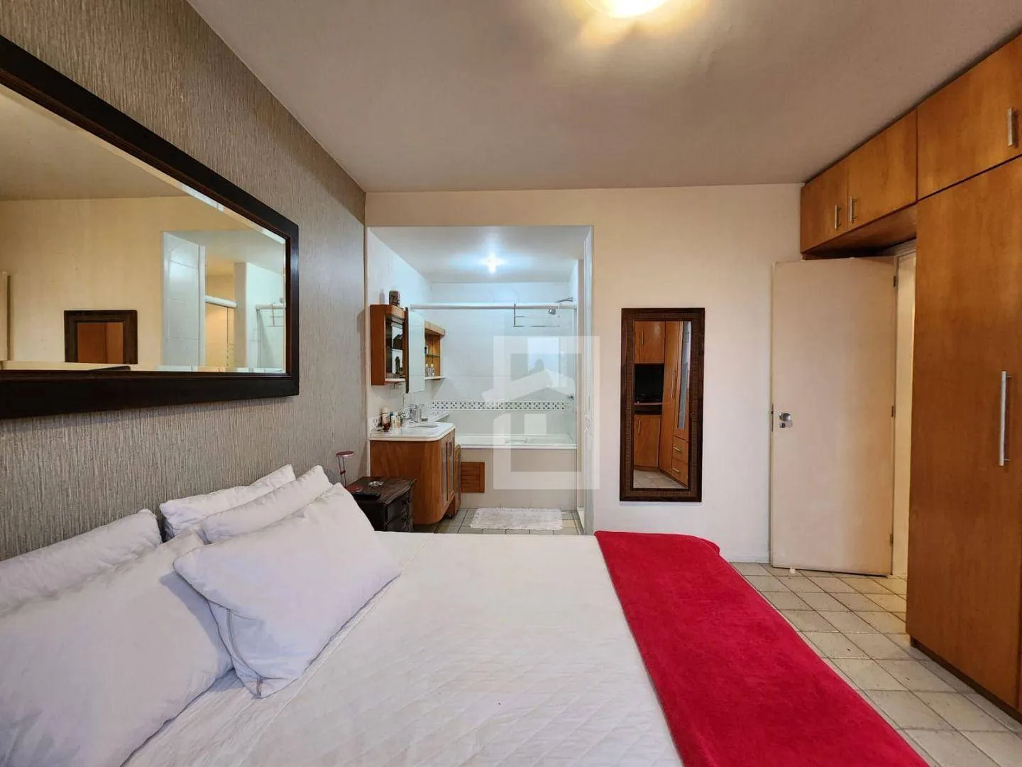 Furnished 3-bedroom apartment with 4 bathrooms — photo 32