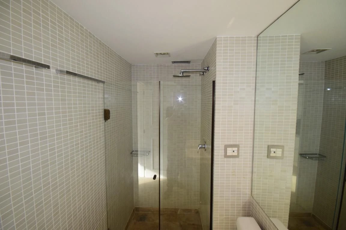 Furnished studio with 1 bedroom, 2 bathrooms and balcony — photo 8