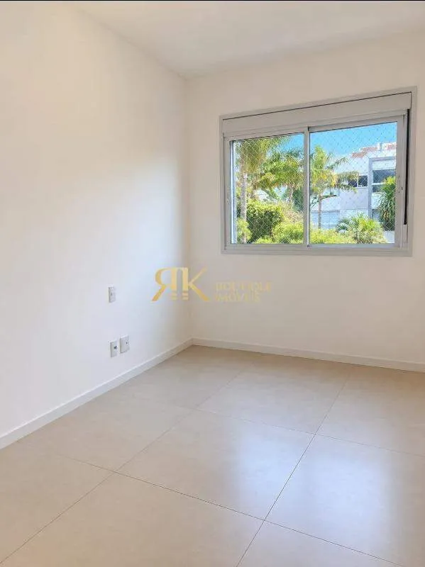 Apartment on the 1st floor with a water view — photo 19