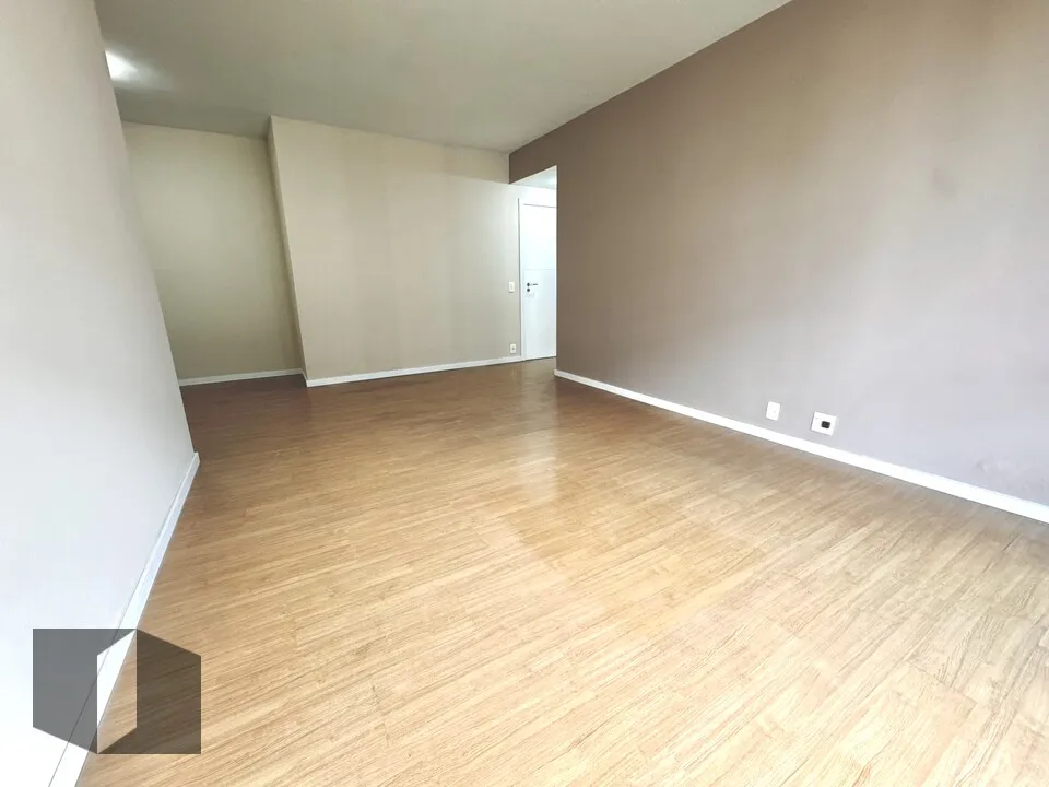 Apartamento de 126 m² com 4 quartos e varanda