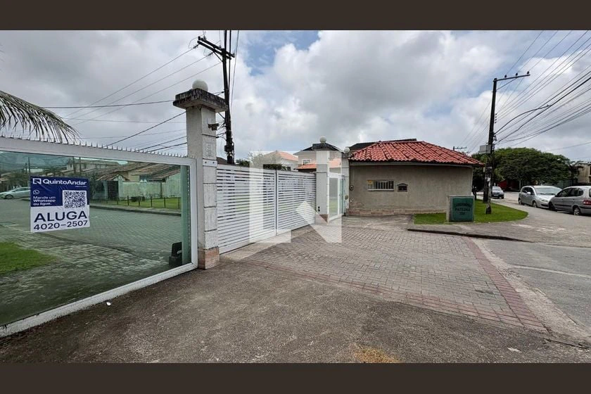 Balcony with a grill in a 2-bedroom house, 90 m² — photo 5