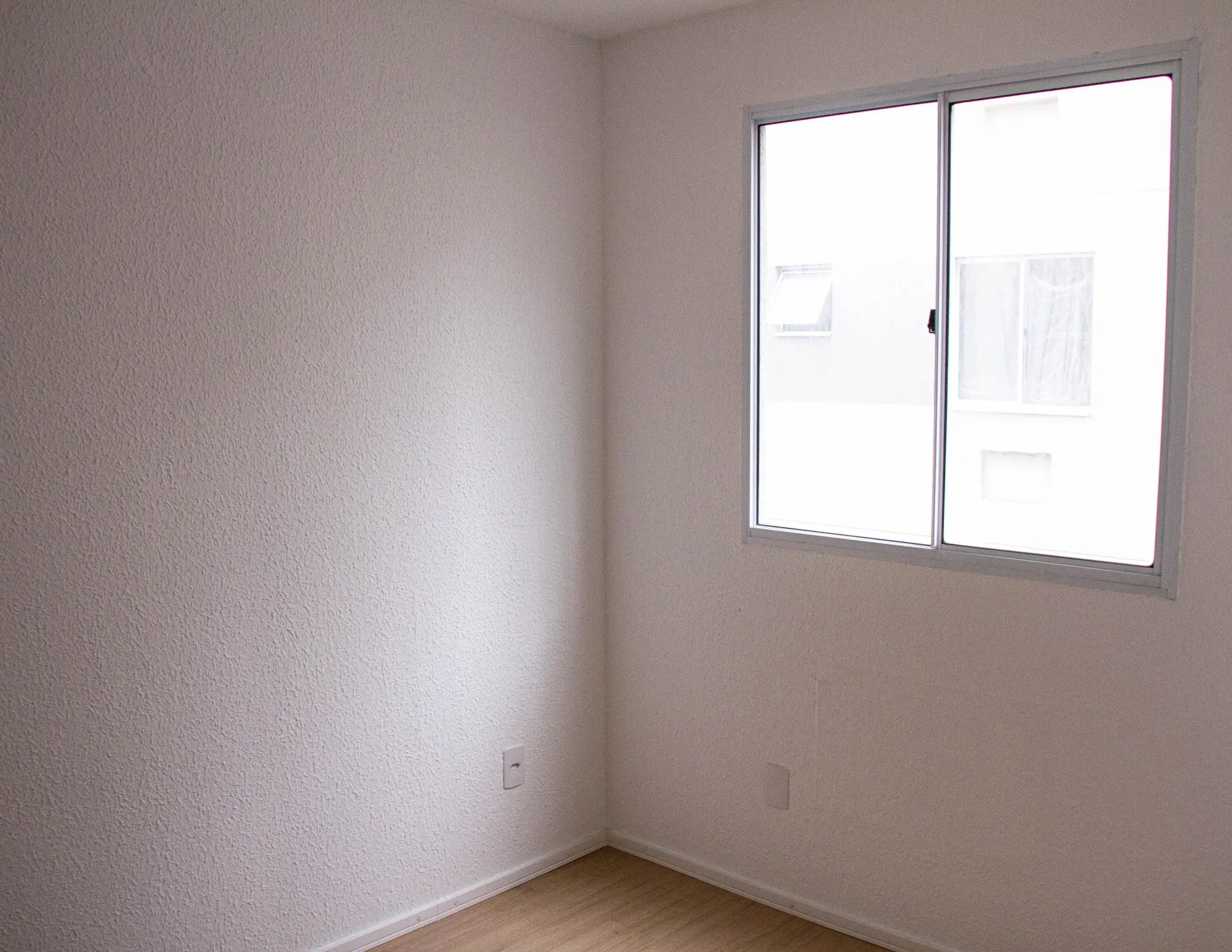 2-bedroom apartment with 1 bathroom and wood floors — photo 10